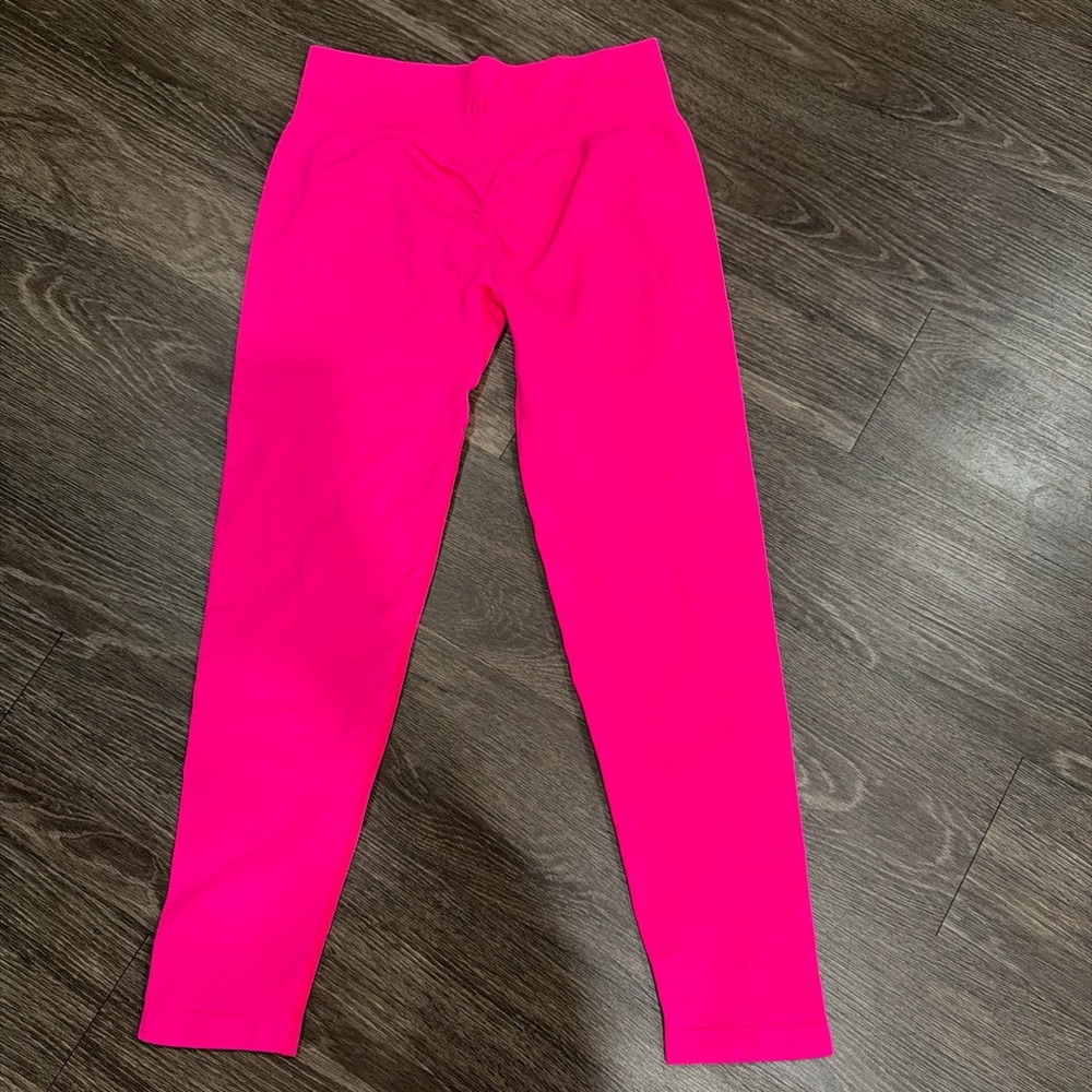 OQQ ribbed scrunched booty lifting leggings size Large